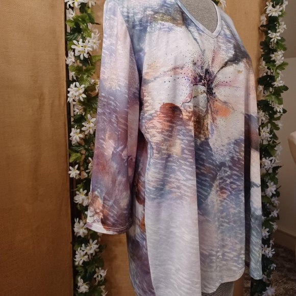 👕ARTW Embellished Tunic👕 - Picture 2 of 16